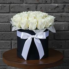 Цветочная композиция из Розы в шляпной коробке в им 9 Января