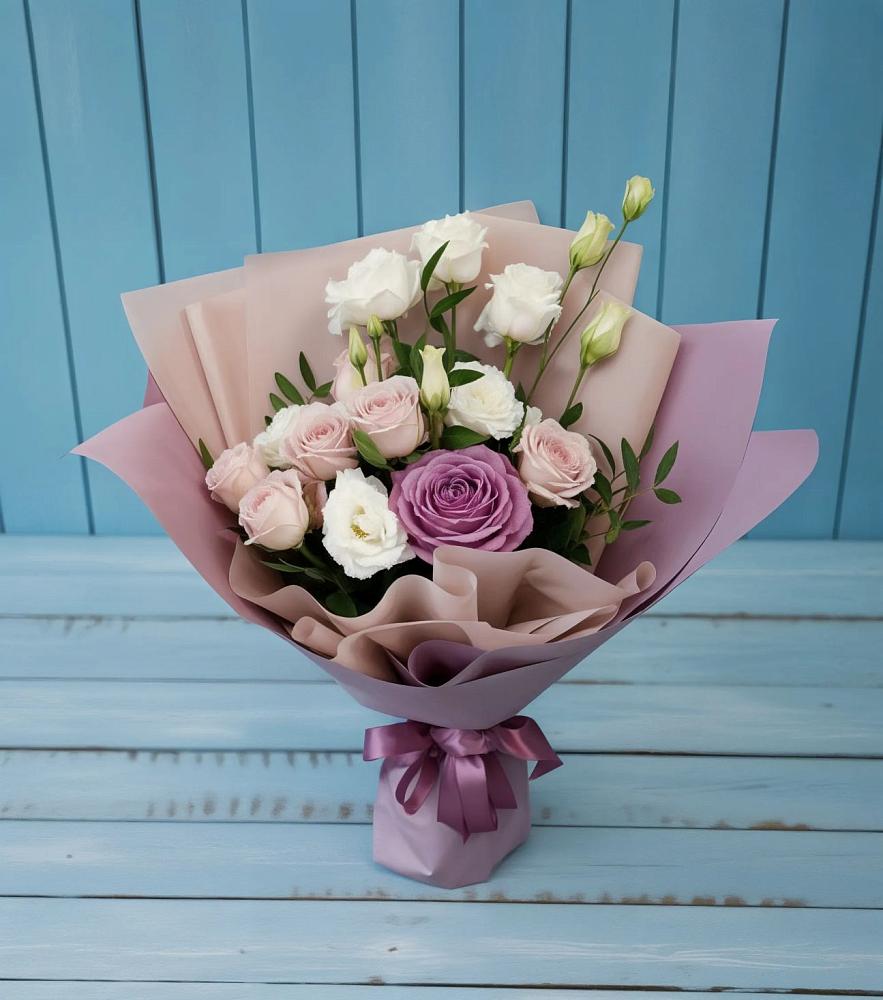 Букет цветов из: Розы и Лизиантусы в им 9 Января