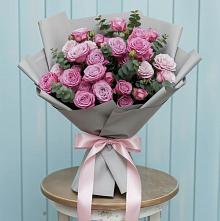 Букет цветов из:  Розы в им 9 Января